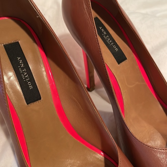Ann Taylor Funky Brown and Fluorescent Pink pumps - Picture 5 of 6